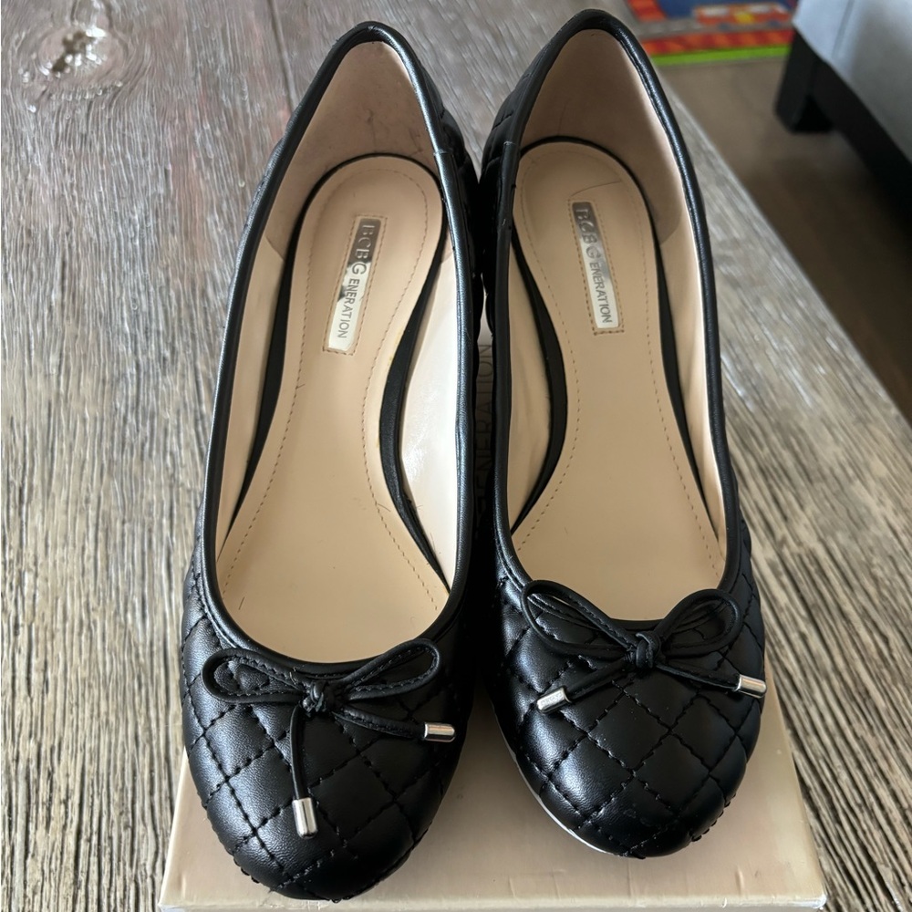 Women’s size 8 BCBG generation black quilted wedges never worn